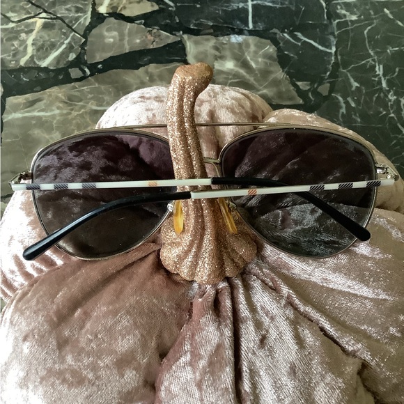 Authentic Burberry pilot aviator sunglasses with case - Picture 2 of 7